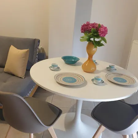 Comfortable In The Center Of Very Close To The Port Apartment Volos
